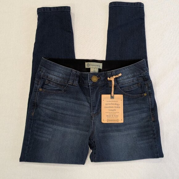NWT Democracy Women's “Ab Technology” Freedom Ankle Jeans. Size 8 - Picture 1 of 5